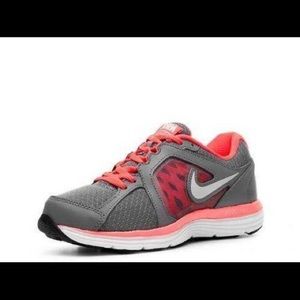 Nike Dual Fusion //•size 7.5•